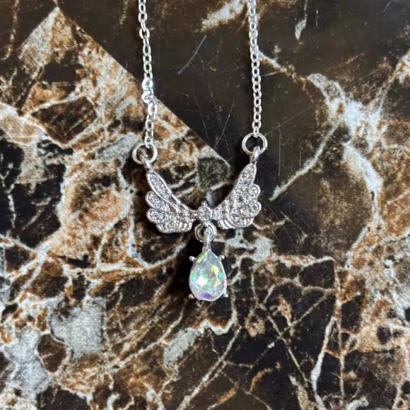 Freedom Wings 😇 Necklace - Picture 3 of 5